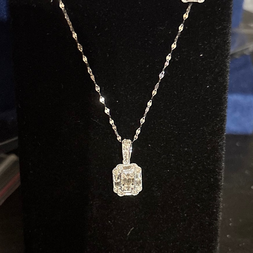 Natural Diamond Earring And Necklace Set In 18k Japan White Gold Setting